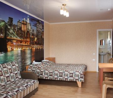 Диван, кровать, фотообои с мостом в номере Стандарт 3-4х местном отель Прибой Саки