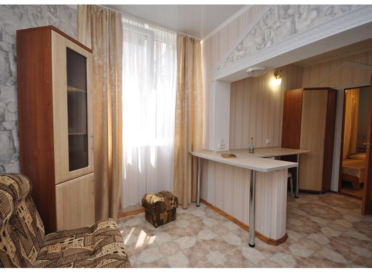Шкафы, пуфик, барная стойка в номере «Римский» отель Прибой Саки